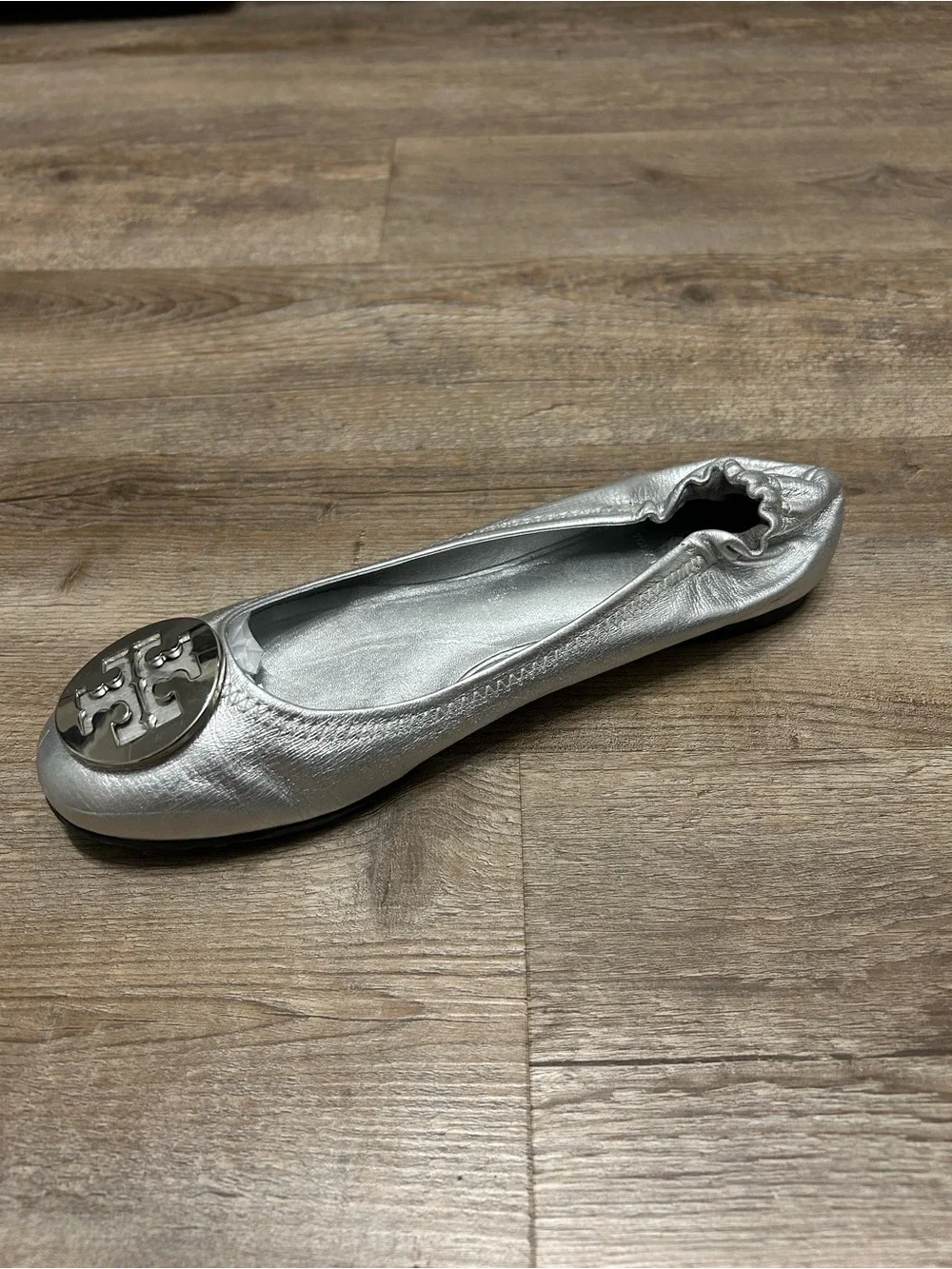 Tory Burch Reva Women’s Size 8.5 M Silver Leather Ballet Flats Slip On Shoes